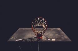 开云体育官网-跨洋绝杀！深圳队梦幻赛场力克尼克斯，浓眉哥高光难挽败局