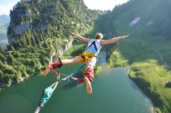 开云官方app入口-纪录之夜暗藏杀机，曼城险胜智利，贝林厄姆刷新历史的阴影与光芒