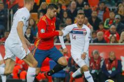 开云APP-英格兰在最后一刻扳平比分，晋级欧预赛16强