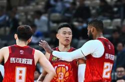 开云平台-上海大鲨鱼队与广州广东队进行激烈对抗的简单介绍