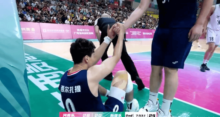 包含奥林匹亚科斯队稳健踢法，确保晋级关键胜利的词条