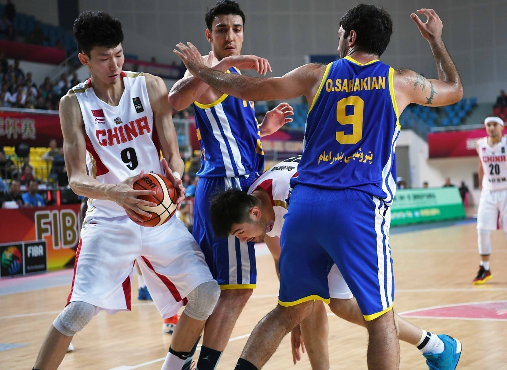 包含青岛队实力不俗成功逆袭，展现团队凝聚力的词条