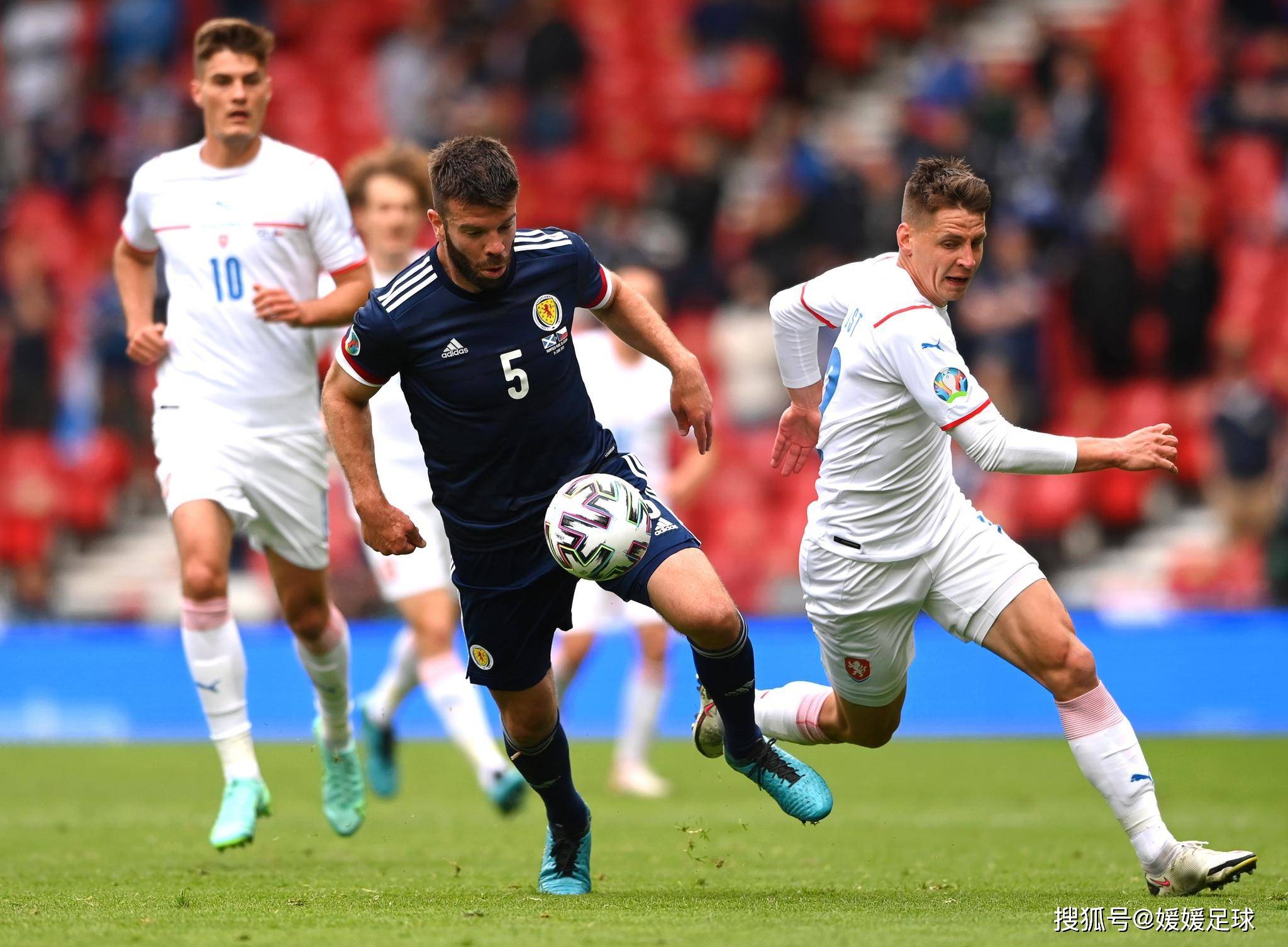 包含波黑主场大胜尼克萨扬破门希腊客场告捷的词条