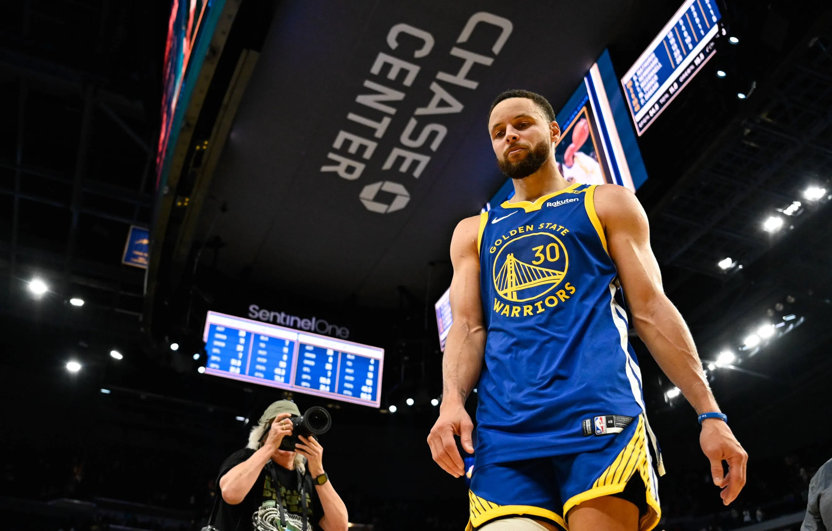 勇士队准备迎来困难战役，库里全力以赴