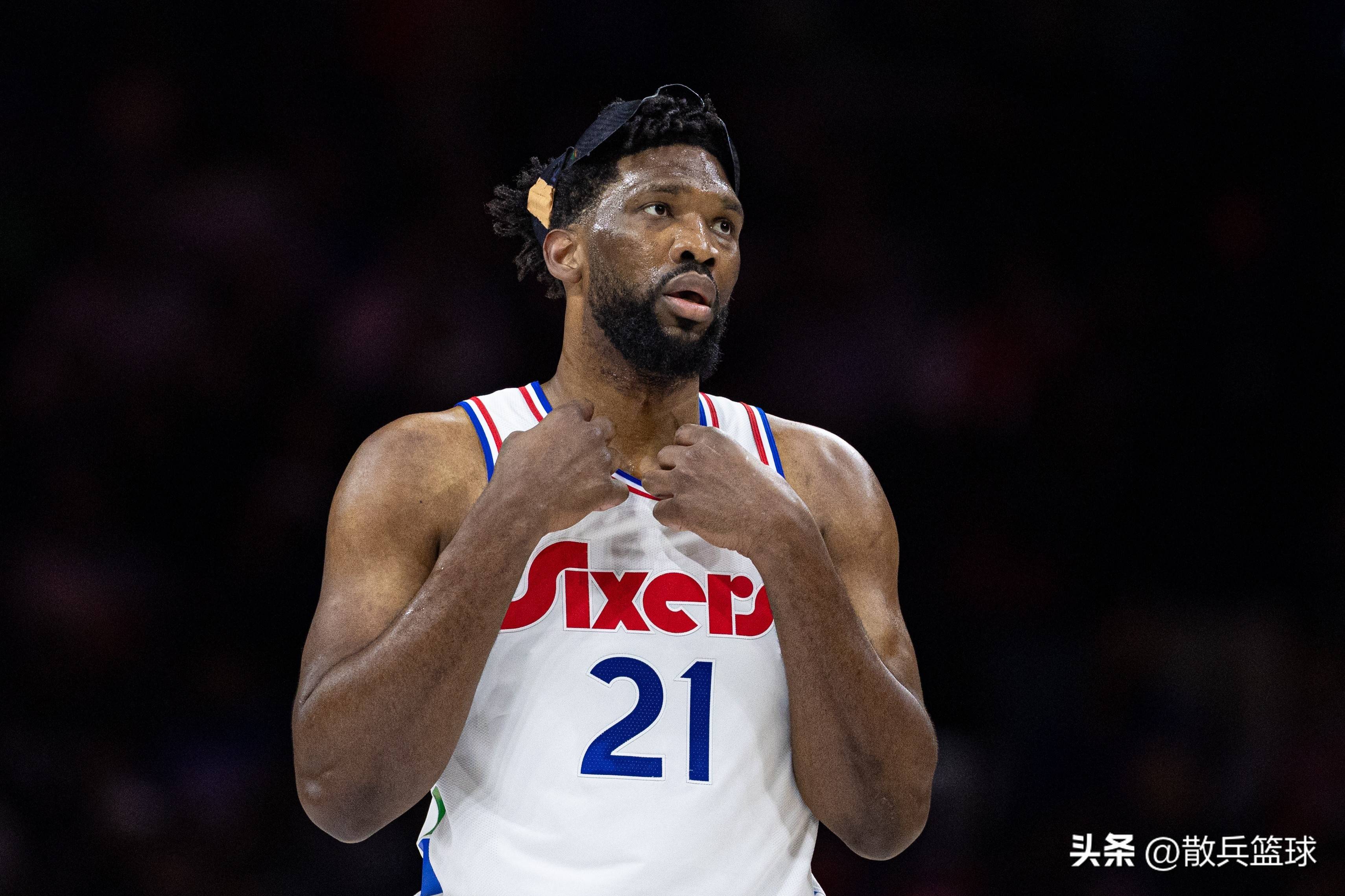 猛龙队员实力无敌，击溃对手