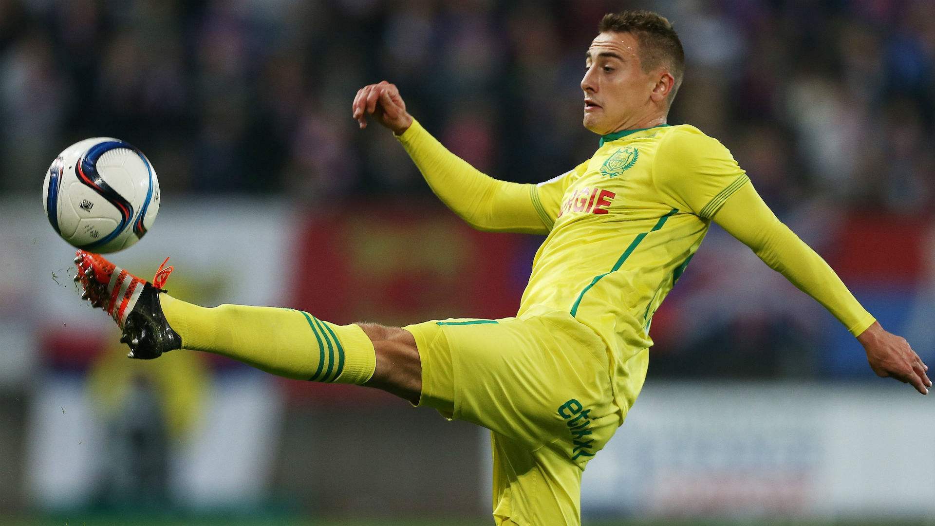 包含阿雅克肖主场莫斯特击败图卢兹，豪取三分的词条