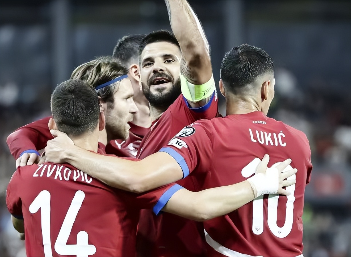 荷兰队在困境中迎难而上，成功晋级欧洲杯八强