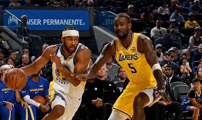 勇士击败湖人，保持不败纪录