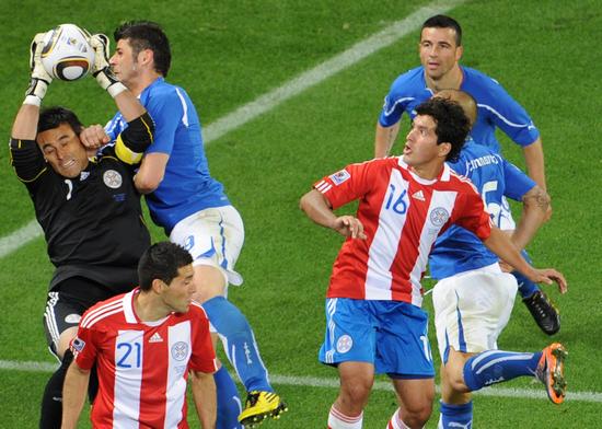 关于巴拉圭篮球联赛冠军产生，赛场激烈角逐的信息