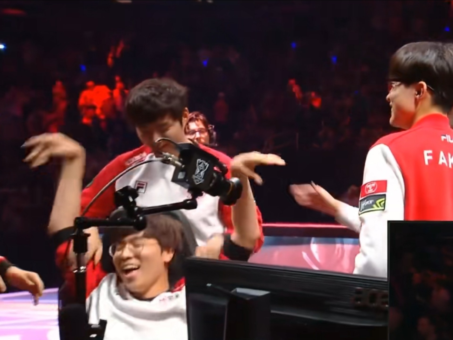 DK轻取EDG，Perkz打出惊人五杀顶尖较量成都决赛之夜，留下经典瞬间