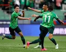 朴西诺斯战胜对手，继续追赶上游