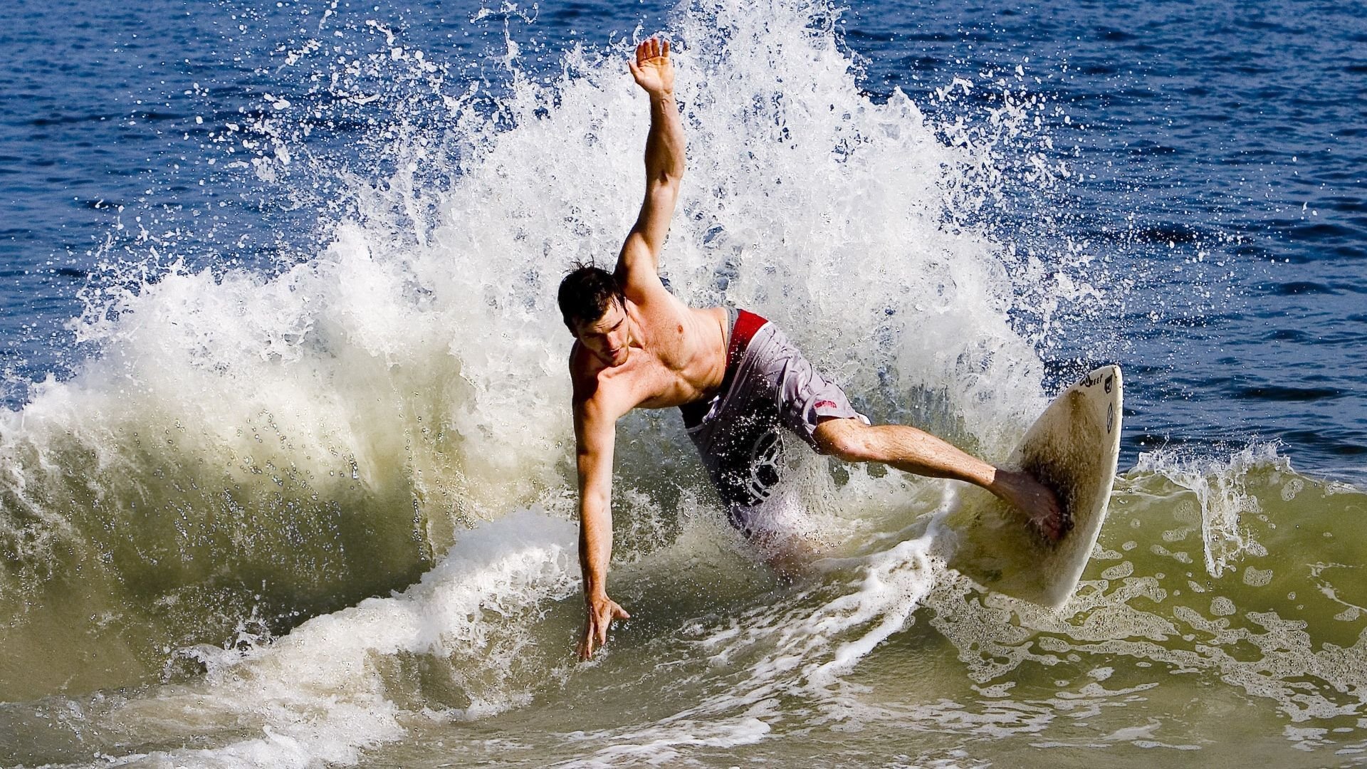 从温网鏖战到拉沃尔杯封神，兹维列夫如何蜕变为欧洲队的冷面救世主？